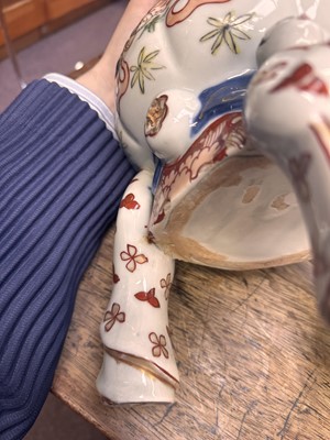 Lot 81 - A Japanese Imari coffee urn, Edo period