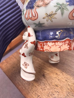 Lot 81 - A Japanese Imari coffee urn, Edo period