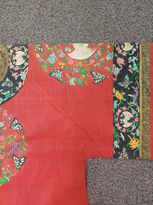 Lot 131 - A CHINESE MANCHU NOBLEWOMAN'S INFORMAL KESI SILK RED-GROUND ROBE, DANPAO