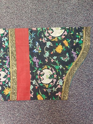 Lot 131 - A CHINESE MANCHU NOBLEWOMAN'S INFORMAL KESI SILK RED-GROUND ROBE, DANPAO