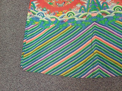 Lot 131 - A CHINESE MANCHU NOBLEWOMAN'S INFORMAL KESI SILK RED-GROUND ROBE, DANPAO