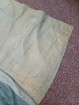 Lot 131 - A CHINESE MANCHU NOBLEWOMAN'S INFORMAL KESI SILK RED-GROUND ROBE, DANPAO