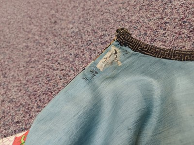 Lot 131 - A CHINESE MANCHU NOBLEWOMAN'S INFORMAL KESI SILK RED-GROUND ROBE, DANPAO