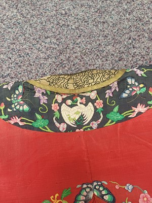 Lot 131 - A CHINESE MANCHU NOBLEWOMAN'S INFORMAL KESI SILK RED-GROUND ROBE, DANPAO