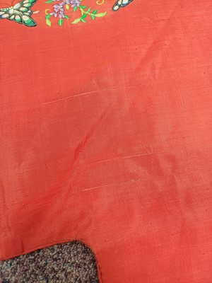 Lot 131 - A CHINESE MANCHU NOBLEWOMAN'S INFORMAL KESI SILK RED-GROUND ROBE, DANPAO