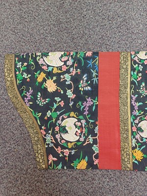 Lot 131 - A CHINESE MANCHU NOBLEWOMAN'S INFORMAL KESI SILK RED-GROUND ROBE, DANPAO