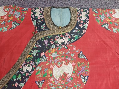 Lot 131 - A CHINESE MANCHU NOBLEWOMAN'S INFORMAL KESI SILK RED-GROUND ROBE, DANPAO