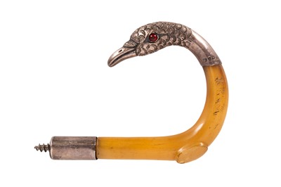 Lot 227 - A GEORGE V SILVER MOUNTED HORN PARASOL HANDLE