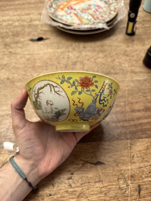 Lot 507 - A Chinese famille-rose yellow-ground sgraffiato 'medallion' bowl, 19th - 20th century