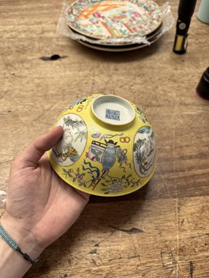 Lot 507 - A Chinese famille-rose yellow-ground sgraffiato 'medallion' bowl, 19th - 20th century