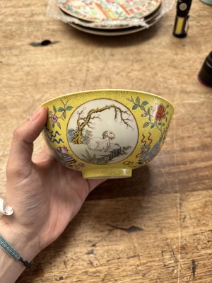 Lot 507 - A Chinese famille-rose yellow-ground sgraffiato 'medallion' bowl, 19th - 20th century