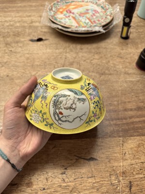Lot 507 - A Chinese famille-rose yellow-ground sgraffiato 'medallion' bowl, 19th - 20th century