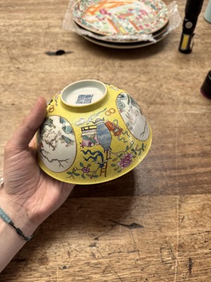 Lot 507 - A Chinese famille-rose yellow-ground sgraffiato 'medallion' bowl, 19th - 20th century