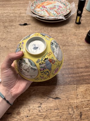 Lot 507 - A Chinese famille-rose yellow-ground sgraffiato 'medallion' bowl, 19th - 20th century