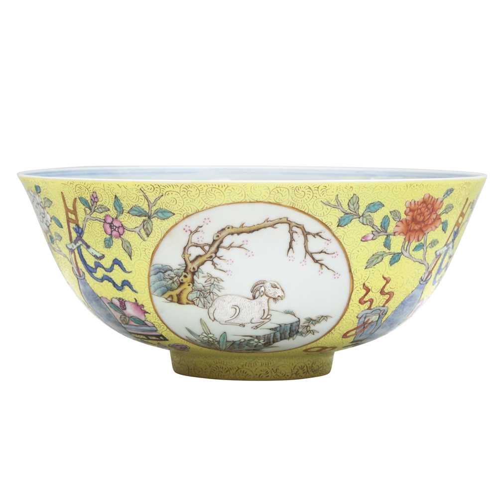 Lot 507 - A Chinese famille-rose yellow-ground sgraffiato 'medallion' bowl, 19th - 20th century