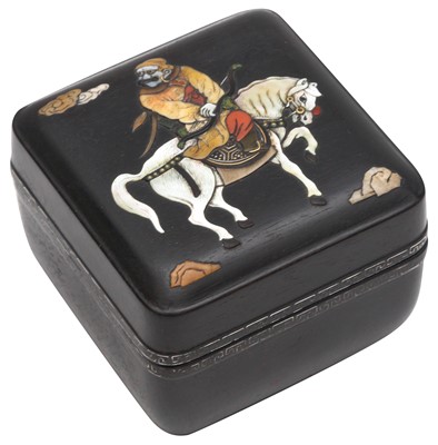 Lot 173 - A FINE CHINESE INLAID ZITAN 'HUREN' BOX AND COVER
