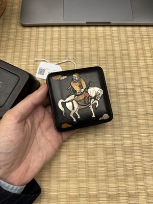 Lot 173 - A FINE CHINESE INLAID ZITAN 'HUREN' BOX AND COVER
