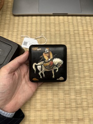 Lot 173 - A FINE CHINESE INLAID ZITAN 'HUREN' BOX AND COVER