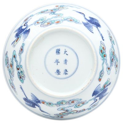 Lot 689 - A CHINESE DOUCAI 'DRAGON AND CRANES' DISH