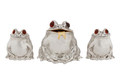 Lot 185 - AN ELIZABETH II STERLING SILVER NOVELTY THREE-PIECE CRUET SET, LONDON 2008 BY COMYNS OF LONDON