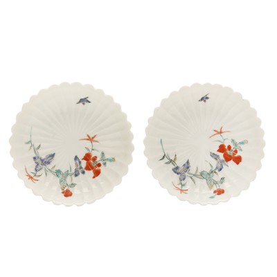 Lot 5 - A pair of fine Japanese Arita Kakiemon-style saucers, Edo Period, 18th century
