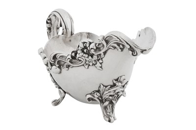 Lot 317 - An early 20th century American sterling silver sauceboat on stand, Rhode Island circa 1920 by Gorham