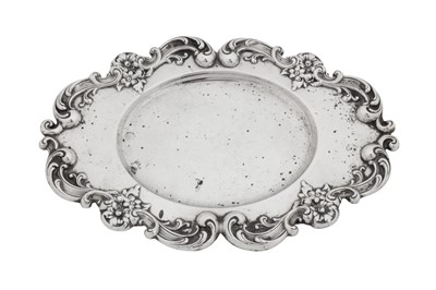 Lot 317 - An early 20th century American sterling silver sauceboat on stand, Rhode Island circa 1920 by Gorham