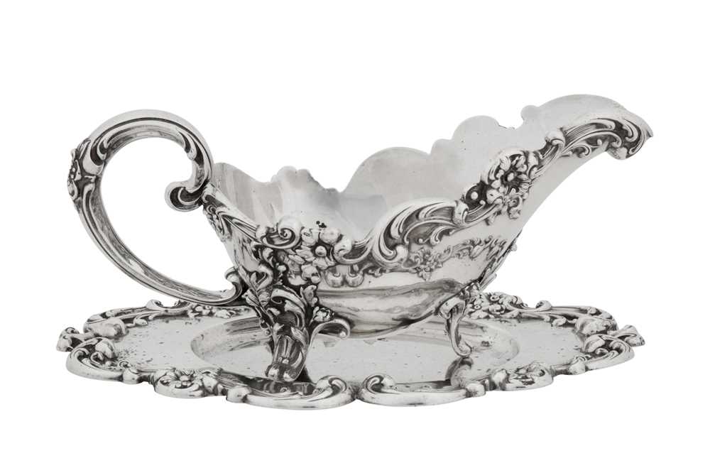 Lot 317 - An early 20th century American sterling silver sauceboat on stand, Rhode Island circa 1920 by Gorham