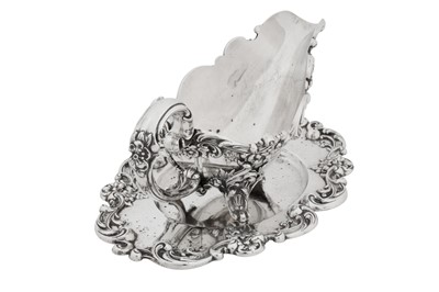 Lot 317 - An early 20th century American sterling silver sauceboat on stand, Rhode Island circa 1920 by Gorham