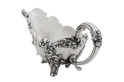 Lot 317 - An early 20th century American sterling silver sauceboat on stand, Rhode Island circa 1920 by Gorham