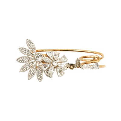 Lot 530 - Burberry Floral Crystal Double Ring - Size M