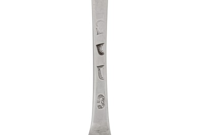Lot 452 - A George I sterling silver tablespoon, London 1724 by Jeremiah King (reg. 11th Sep 1723)