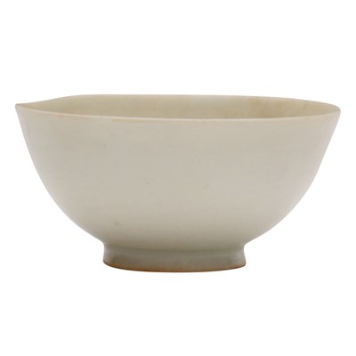 Lot 653 - A Chinese white-glazed cup, Song - Yuan dynasty