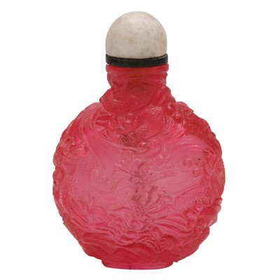 Lot 735 - A Chinese pink glass 'dragon' snuff bottle, 18th - 19th century