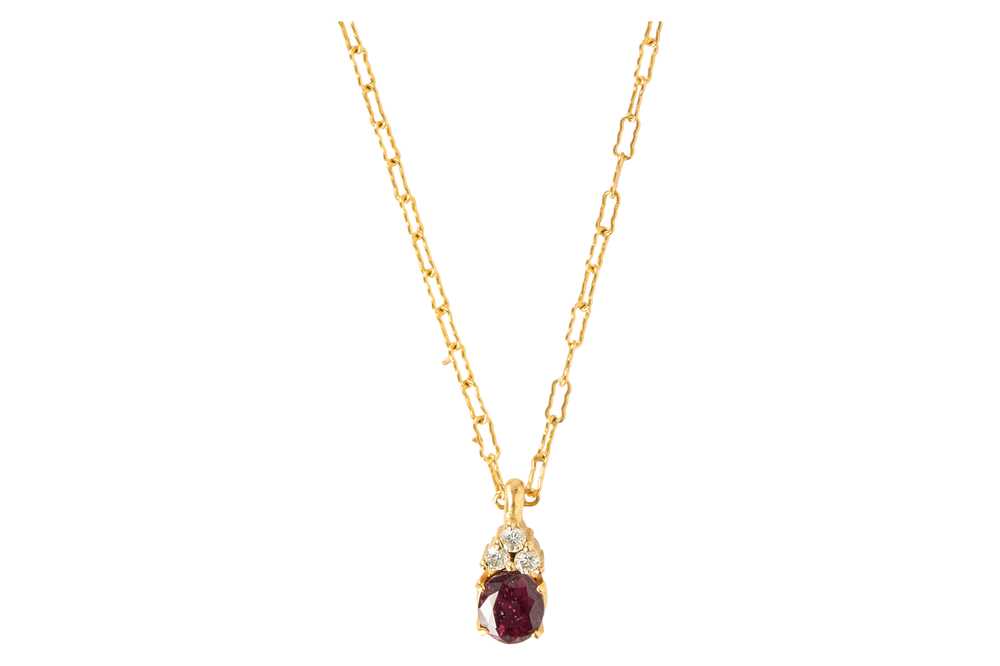 Lot 93 - A RUBY AND DIAMOND NECKLACE