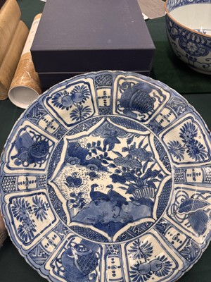 Lot 272 - A LARGE CHINESE BLUE AND WHITE 'KRAAK' 'DUCKS IN A LOTUS POND' DISH