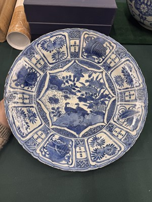 Lot 272 - A LARGE CHINESE BLUE AND WHITE 'KRAAK' 'DUCKS IN A LOTUS POND' DISH