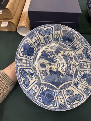 Lot 272 - A LARGE CHINESE BLUE AND WHITE 'KRAAK' 'DUCKS IN A LOTUS POND' DISH