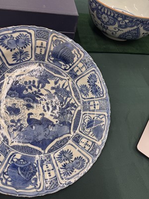 Lot 272 - A LARGE CHINESE BLUE AND WHITE 'KRAAK' 'DUCKS IN A LOTUS POND' DISH