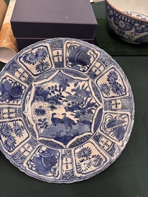 Lot 272 - A LARGE CHINESE BLUE AND WHITE 'KRAAK' 'DUCKS IN A LOTUS POND' DISH