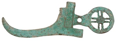 Lot 654 - A CHINESE ARCHAIC BRONZE DAGGER AXE, GE