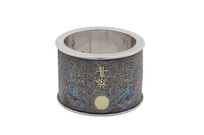 Lot 223 - An early 20th century Chinese export parcel gilt silver and enamel napkin ring, Peking (Beijing) circa 1920, marked Zhou He Zhang