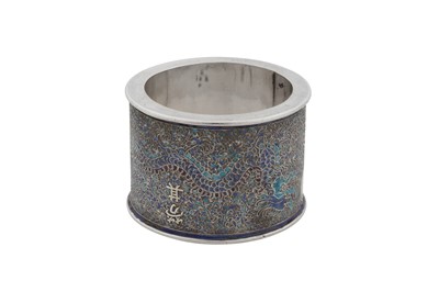 Lot 223 - An early 20th century Chinese export parcel gilt silver and enamel napkin ring, Peking (Beijing) circa 1920, marked Zhou He Zhang