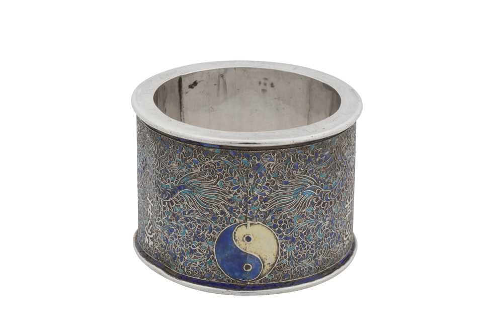 Lot 223 - An early 20th century Chinese export parcel gilt silver and enamel napkin ring, Peking (Beijing) circa 1920, marked Zhou He Zhang