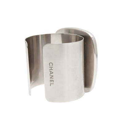 Lot 54 - Chanel Purple Agate Cuff Bracelet