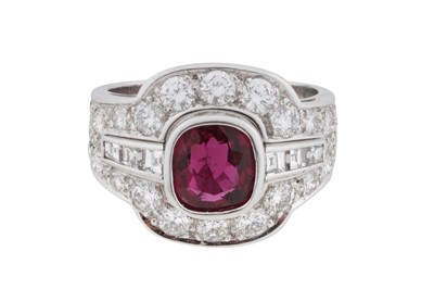 Lot 141 - A ruby and diamond ring