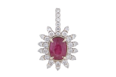 Lot 136 - A ruby and diamond cluster pendant