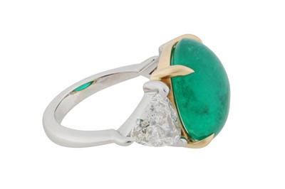 Lot 109 - An emerald and diamond three-stone ring