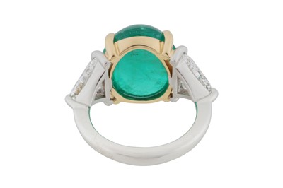 Lot 109 - An emerald and diamond three-stone ring