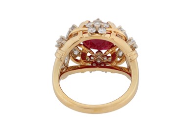 Lot 128 - A ruby and diamond ring